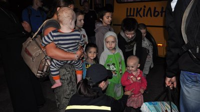 Кіровоградщині прийняла третій евакуаційний потяг з Донеччини. Людей розселили в Петровому Кіровоградщині прийняла третій евакуаційний потяг з Донеччини. Людей розселили в Петровому