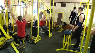 На Житомирщині люди з інвалідністю та учасники АТО/ООС проходять реабілітацію спортом у підвалі На Житомирщині люди з інвалідністю та учасники АТО/ООС проходять реабілітацію спортом у підвалі