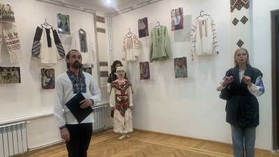 "Мелодія на полотні": виставка Уляни Перхалюк "Мелодія на полотні": виставка Уляни Перхалюк