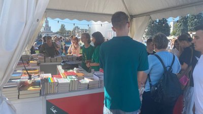 На ВДНГ триває літературний фестиваль "Книжкова країна" На ВДНГ триває літературний фестиваль "Книжкова країна"