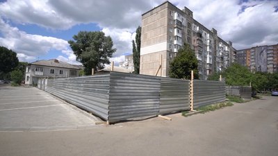 У Кропивницькому мешканці протестують проти забудови біля багатоповерхівки парковки для автомобілів У Кропивницькому мешканці протестують проти забудови біля багатоповерхівки парковки для автомобілів