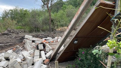 Російські війська 15 серпня обстріляли будинок викладачки української мови у Харкові Російські війська 15 серпня обстріляли будинок викладачки української мови у Харкові
