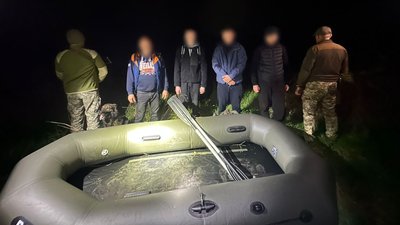 Чотирьох чоловіків затримали на Закарпатті за 100 метрів від кордону