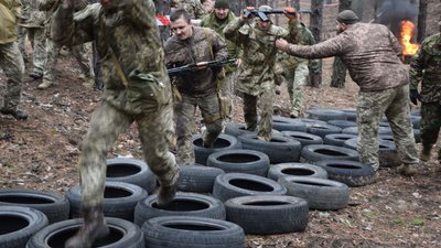На Житомирщині у 26 артилерійській бригаді розробили психологічну смугу перешкод На Житомирщині у 26 артилерійській бригаді розробили психологічну смугу перешкод