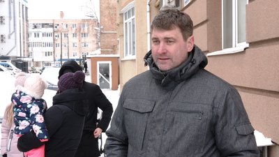 У Рівному мешканці будинку перекривали вулицю. В чому проблема та як реагує мер У Рівному мешканці будинку перекривали вулицю. В чому проблема та як реагує мер
