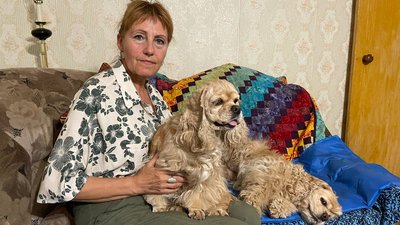 Місцева жителька Ірина Пишнева та її домашні улюбленці Місцева жителька Ірина Пишнева та її домашні улюбленці