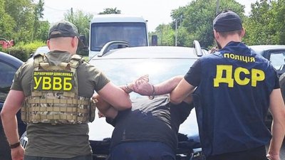Намагався вивезти чоловіків призовного віку до Молдови: жителю Одеської області оголосили підозру