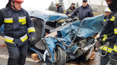 Біля Рівного у ДТП загинуло дві людини, четверо травмованих Біля Рівного у ДТП загинуло дві людини, четверо травмованих