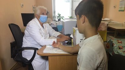 Хто має пройти обстеження перед школою та чому у Рівному – черги. Пояснює керівник медгалузі