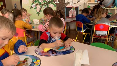 У Тернополі діти розмальовували пряники У Тернополі діти розмальовували пряники