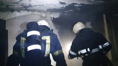 Пожежу площею 12 квадратних метрів локалізовано о 05:20, ліквідовано о 05:24. Фото: ГУ ДСНС у Хмельницькій області Пожежу площею 12 квадратних метрів локалізовано о 05:20, ліквідовано о 05:24. Фото: ГУ ДСНС у Хмельницькій області