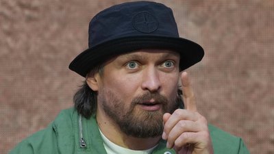 «Команда над цим працює». Усик має «два варіанти» продовження кар'єри на тлі переговорів з Вайлдером