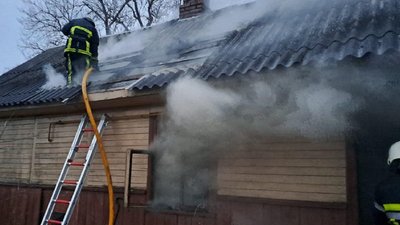 Під час пожежі на Волині 69-річна пенсіонерка отримала опіки