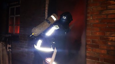 У Злинці Кіровоградської області під час гасіння пожежі знайшли тіло чоловіка У Злинці Кіровоградської області під час гасіння пожежі знайшли тіло чоловіка