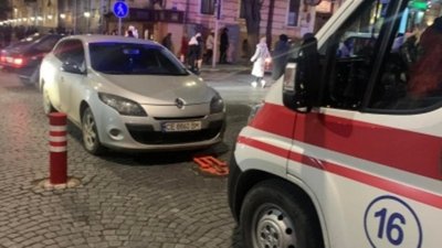 У Чернівцях водійка заблокувала проїзд машині швидкої. Її оштрафували