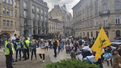 Пікет під будівлею поліції: у Львові вимагають відставки Авакова Пікет під будівлею поліції: у Львові вимагають відставки Авакова