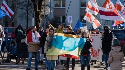 Литовські жінки підтримали українок. Журналістки та активістки вийшли з мовчазним протестом Литовські жінки підтримали українок. Журналістки та активістки вийшли з мовчазним протестом