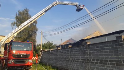 У Львові горять складські приміщення: пожежу гасять майже 70 рятувальників У Львові горять складські приміщення: пожежу гасять майже 70 рятувальників