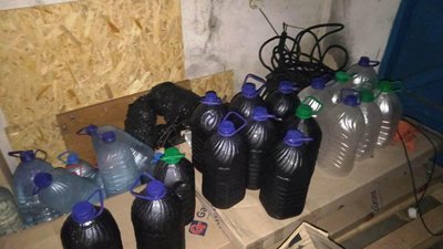 "Продавав постійним клієнтам": на Вінниччині чоловік торгував фальсифікованим алкоголем "Продавав постійним клієнтам": на Вінниччині чоловік торгував фальсифікованим алкоголем