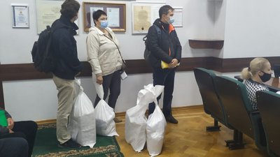 Під Луцькою ТВК черга: обробили половину протоколів Під Луцькою ТВК черга: обробили половину протоколів