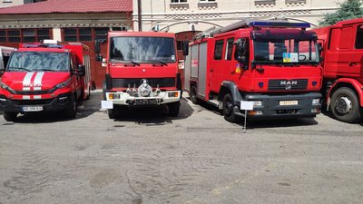 Дніпровські рятувальники отримали медалі та нове оснащення