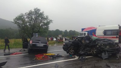 На трасі Київ-Чоп зіткнулися два авто: загинуло двоє людей На трасі Київ-Чоп зіткнулися два авто: загинуло двоє людей