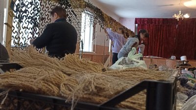 Сітки та кікімори: як волонтери Радомишля на Житомирщині допомагають військовим ЗСУ Сітки та кікімори: як волонтери Радомишля на Житомирщині допомагають військовим ЗСУ