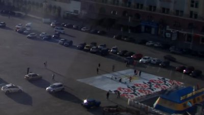 День вишиванки у Харкові: на площі Свободи малюють візерунок День вишиванки у Харкові: на площі Свободи малюють візерунок