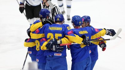 Хокеїсти збірної України в матчі олімпійської кваліфікації проти Естонії.