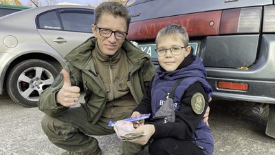 10-річний харків'янин продавав власноруч зроблені прикраси: кошти передав нацгвардійцям