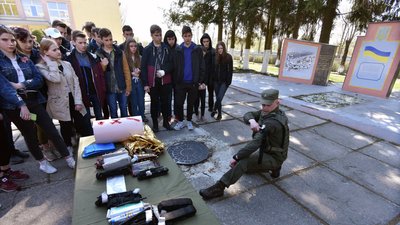 У київських школах введуть додаткові уроки із "Захисту України"