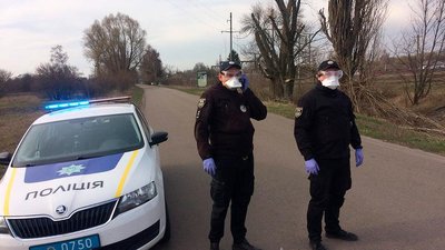 У Комарівці Борзнянського району вводять спецрежим в’їзду та виїзду через COVID-19 У Комарівці Борзнянського району вводять спецрежим в’їзду та виїзду через COVID-19