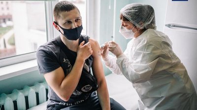 В пунктах вакцинації у Харкові щеплюватимуть усіх охочих — міськрада