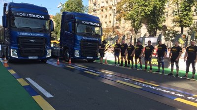 У Києві стартував чемпіонат України з перетягування вантажівок У Києві стартував чемпіонат України з перетягування вантажівок