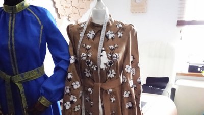 Сумська дизайнерка створила колекцію українського одягу "Вишиванки війни" Сумська дизайнерка створила колекцію українського одягу "Вишиванки війни"