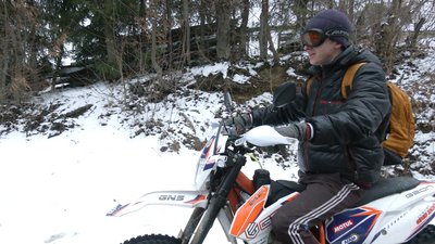 Як живе село на Франківщині з дорогою, яку ремонтували ще у 90-х, і коли її полагодять Як живе село на Франківщині з дорогою, яку ремонтували ще у 90-х, і коли її полагодять