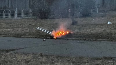 Уламок безпілотника, який впав у Сумах 23 березня.