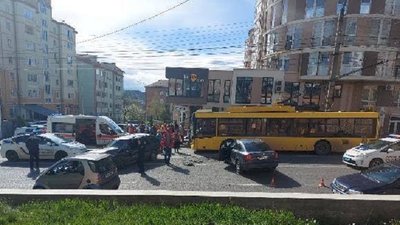У Чернівцях потрійна ДТП: рівень алкоголю одного з водіїв у 13 разів перевищив норму