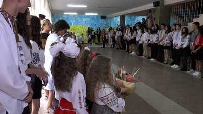 Перший дзвоник в Івано-Франківському ліцеї № 21 Перший дзвоник в Івано-Франківському ліцеї № 21
