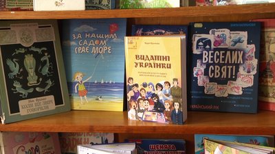 Книги у бібліотеці