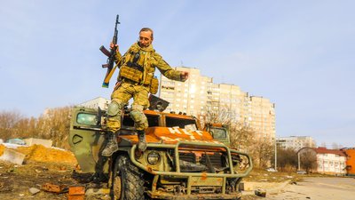 "Поки не переможемо, зброї не покладемо": як євромайданівець з Харкова боронить Україну