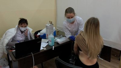 В Івано-Франківську центр вакцинації у медуніверситеті переїхав у нове приміщення