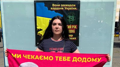 У Дніпрі влаштували акцію "Не мовчи! Полон вбиває" У Дніпрі влаштували акцію "Не мовчи! Полон вбиває"