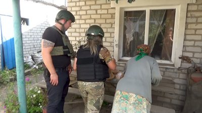 Хліб гуманітарна допомога прифронтові села Торське Зарічне поліцейський екіпаж «Білий янгол» Донеччина Хліб гуманітарна допомога прифронтові села Торське Зарічне поліцейський екіпаж «Білий янгол» Донеччина