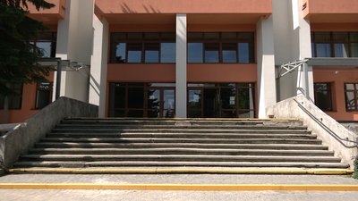 Виборчі дільниці, доступні не для всіх: у Рівному "ОПОРА" провела свій моніторинг Виборчі дільниці, доступні не для всіх: у Рівному "ОПОРА" провела свій моніторинг