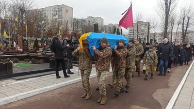 Пішов на фронт добровольцем: у Житомирі попрощалися з військовослужбовцем Олександром Мазурчуком Пішов на фронт добровольцем: у Житомирі попрощалися з військовослужбовцем Олександром Мазурчуком