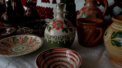 "Щоб про закарпатську кераміку говорили": в Ужгороді збирають колекцію автентичних виробів
