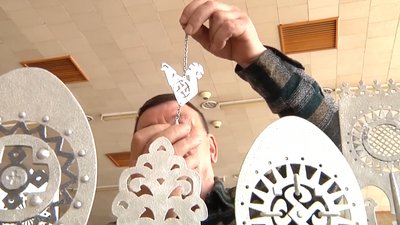 "Хочу, щоб люди знали історію". 75-річний коваль із Херсонщини розповів про свої роботи "Хочу, щоб люди знали історію". 75-річний коваль із Херсонщини розповів про свої роботи