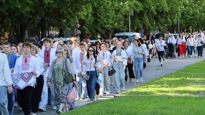 Хода в вишиванках