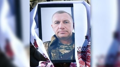 На Чернігівщині попрощалися з двома військовими ЗСУ — Віктором Горбатенком та Володимиром Соляником